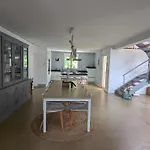 Superbe Avec Piscine Chauffee Et Jardin A 10 Min Du Centre, Pour 12 Personnes - Fr-1-239-1150 *