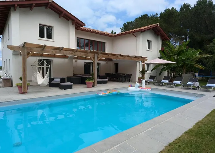 Superbe Avec Piscine Chauffee Et Jardin A 10 Min Du Centre, Pour 12 Personnes - Fr-1-239-1150 Vakantiehuis *
